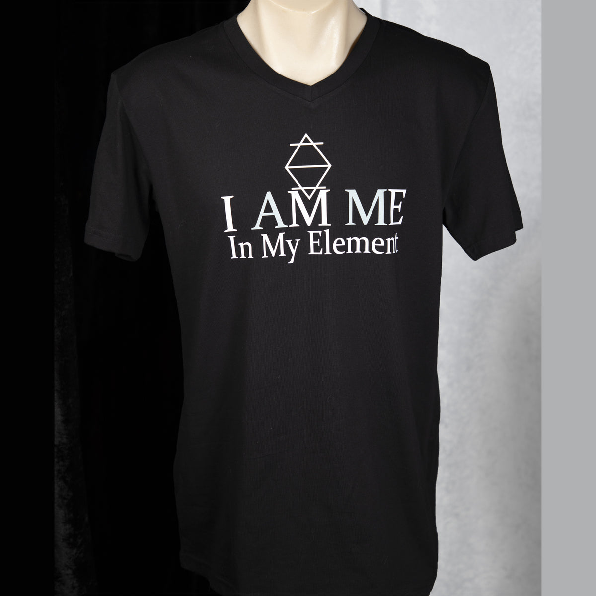 I am Me unisex V-neck T-shirt.